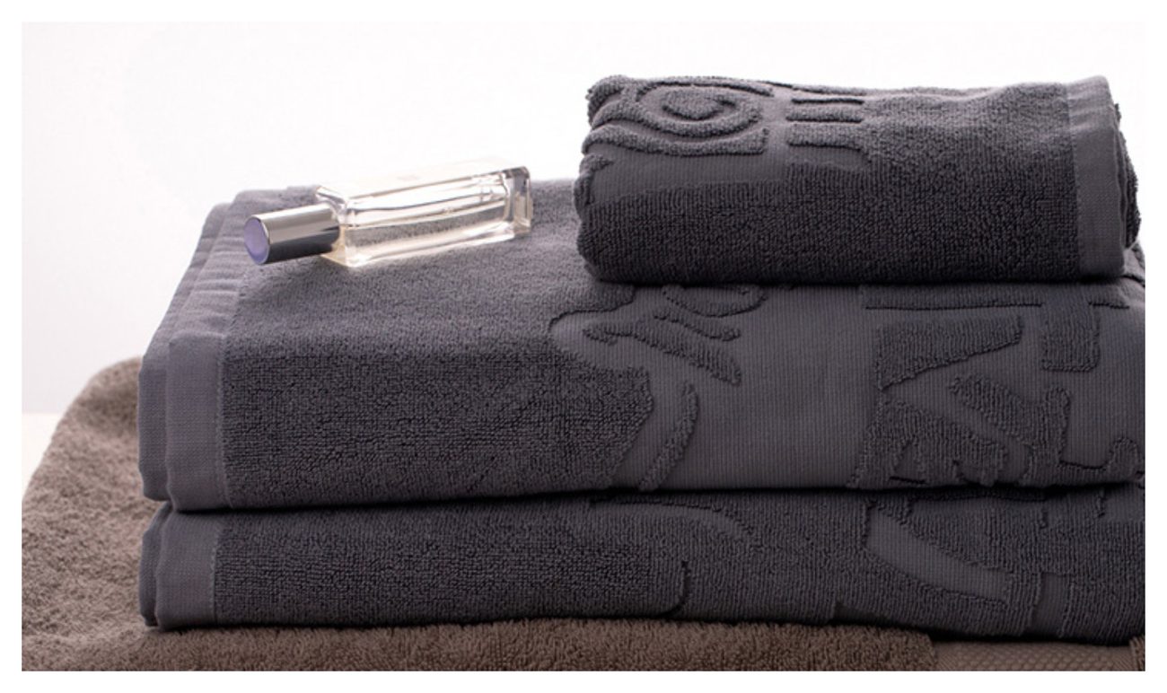 Dyed jacquard hotel towel