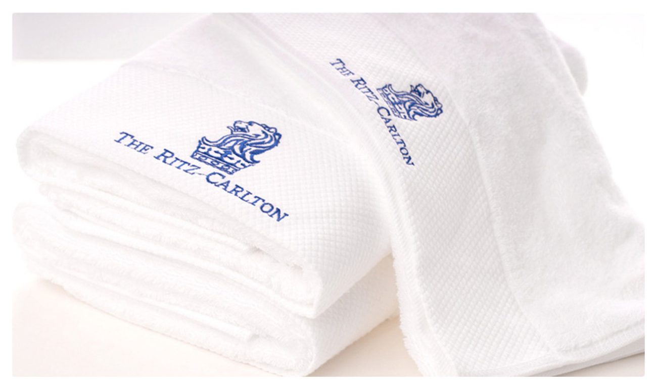 Embroidered hotel towel set